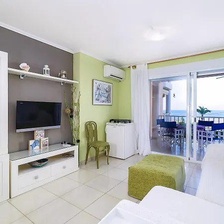 Golden Paradise Apartamento *